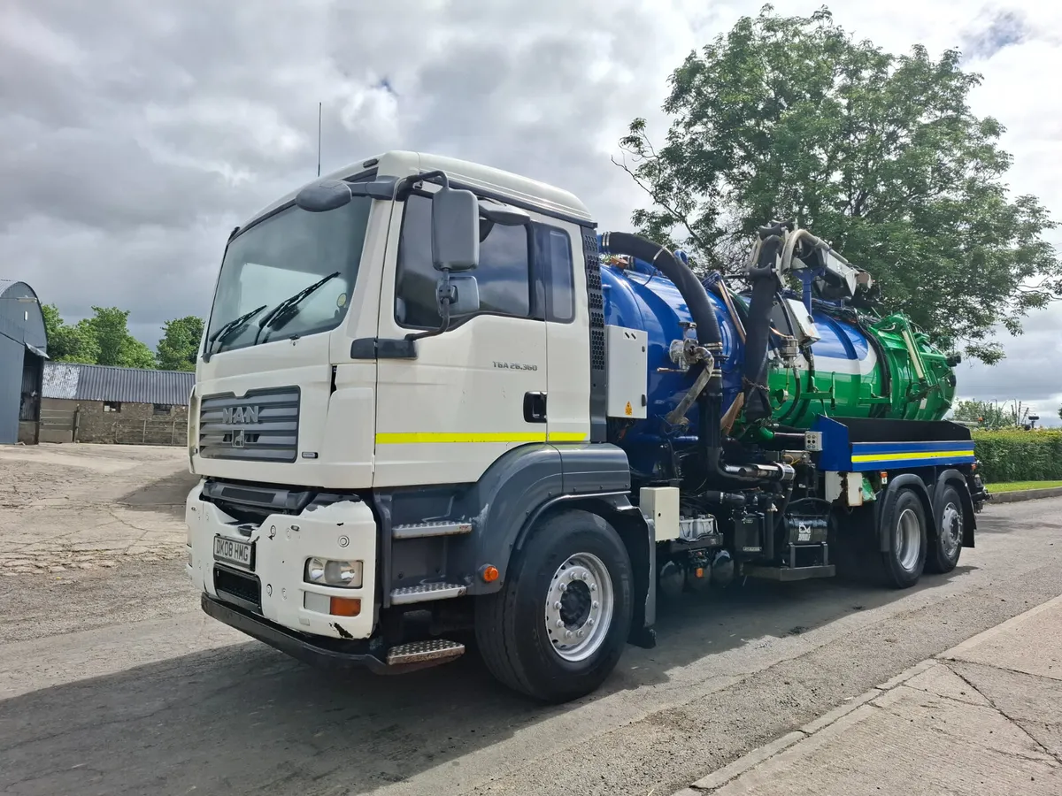 MAN TGA 26.360 WHALE TANKER - Image 2