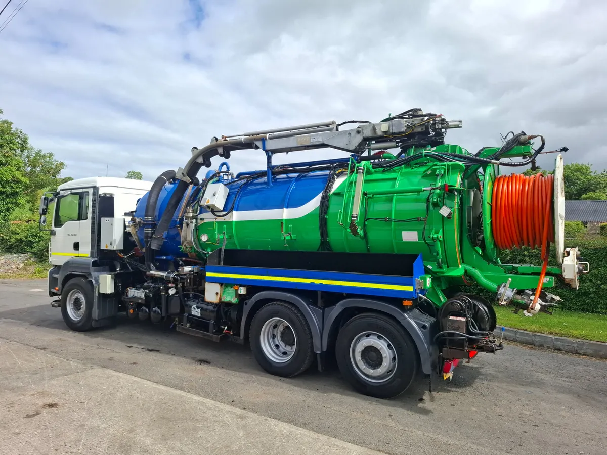 MAN TGA 26.360 WHALE TANKER - Image 3