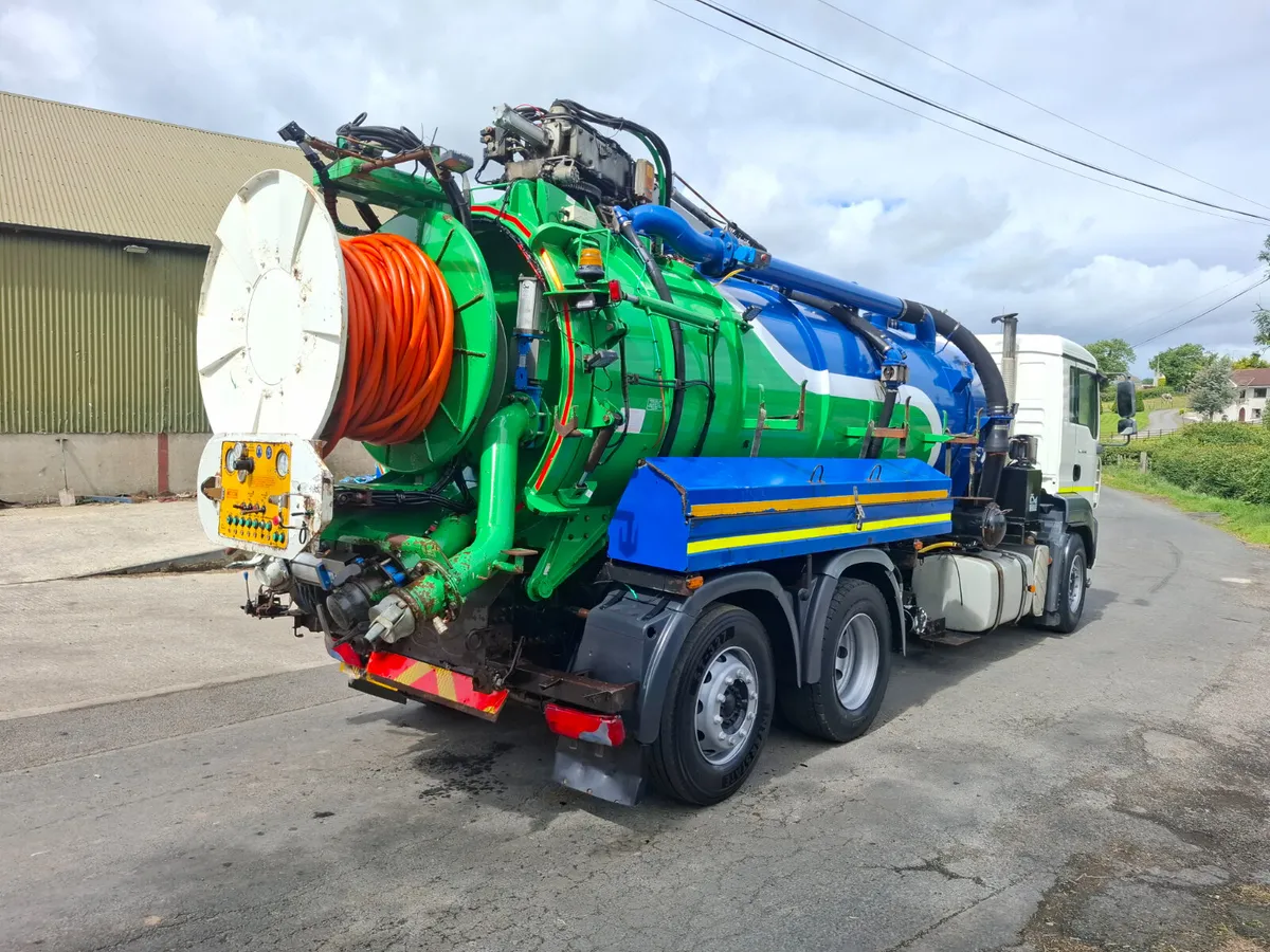 MAN TGA 26.360 WHALE TANKER - Image 4