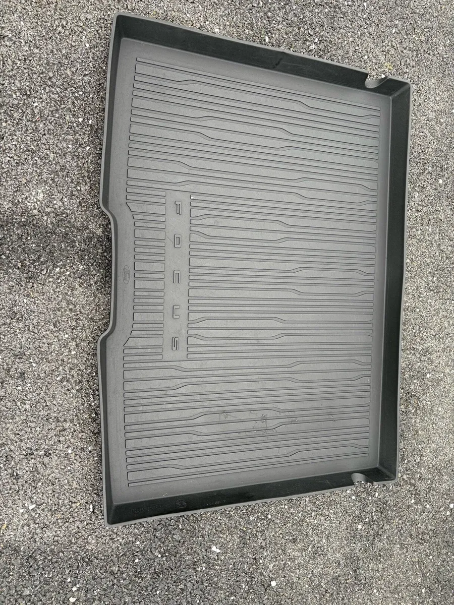 Ford Focus boot liner -Genuine Ford part - Image 2