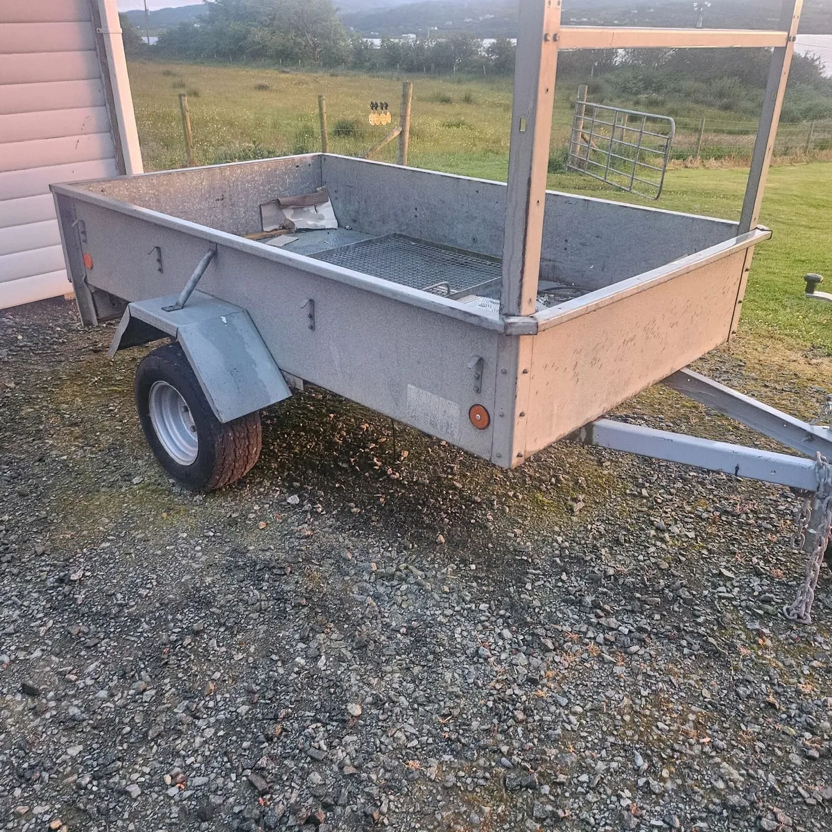 Trailer - Image 1