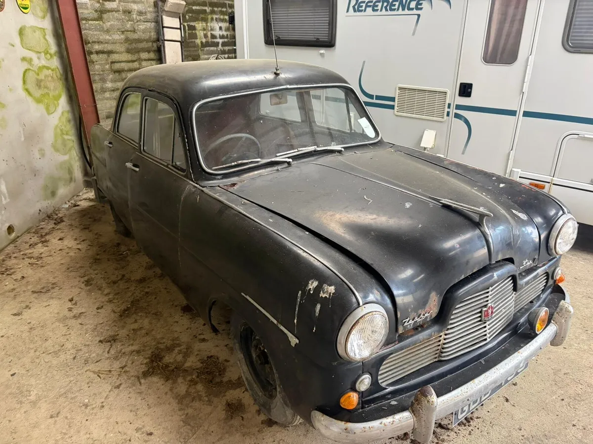 Vintage car - Image 2