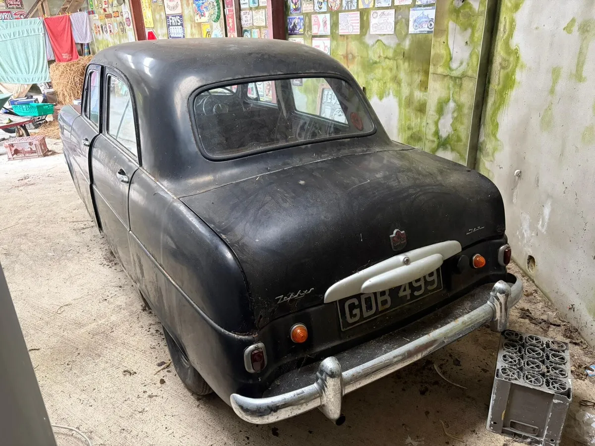 Vintage car - Image 3