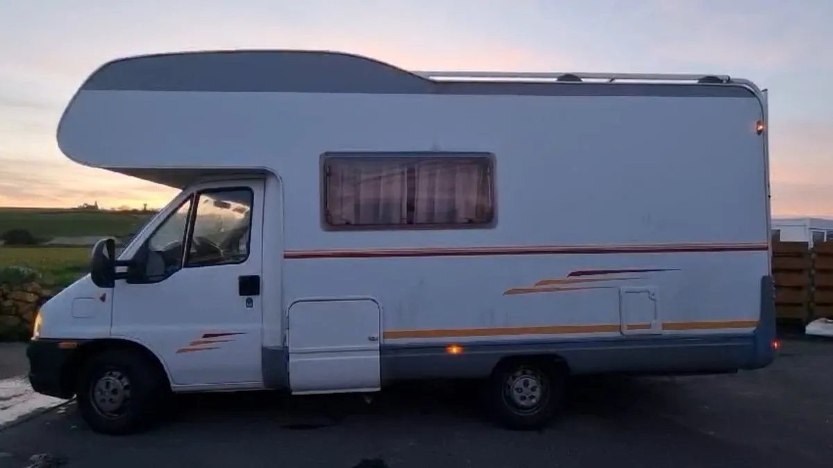Camper van - Image 2