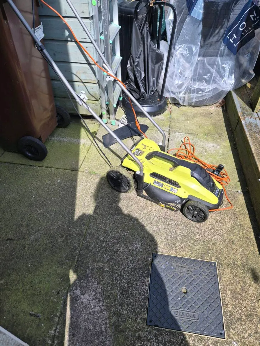 Electric lawnmower - Image 1