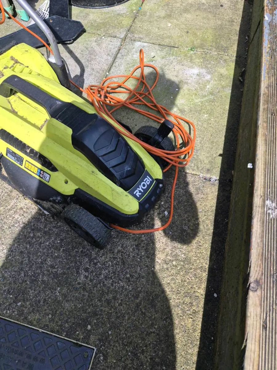 Electric lawnmower - Image 2