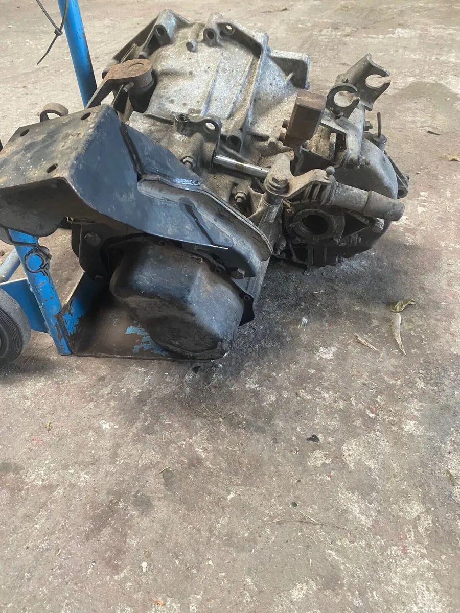 Gear box , seats - Image 2