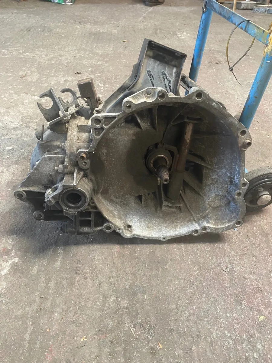 Gear box , seats - Image 1