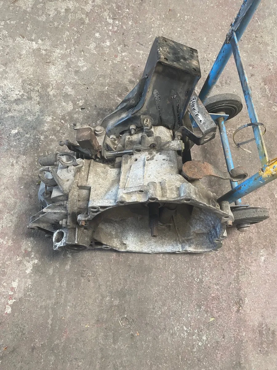 Gear box , seats - Image 3
