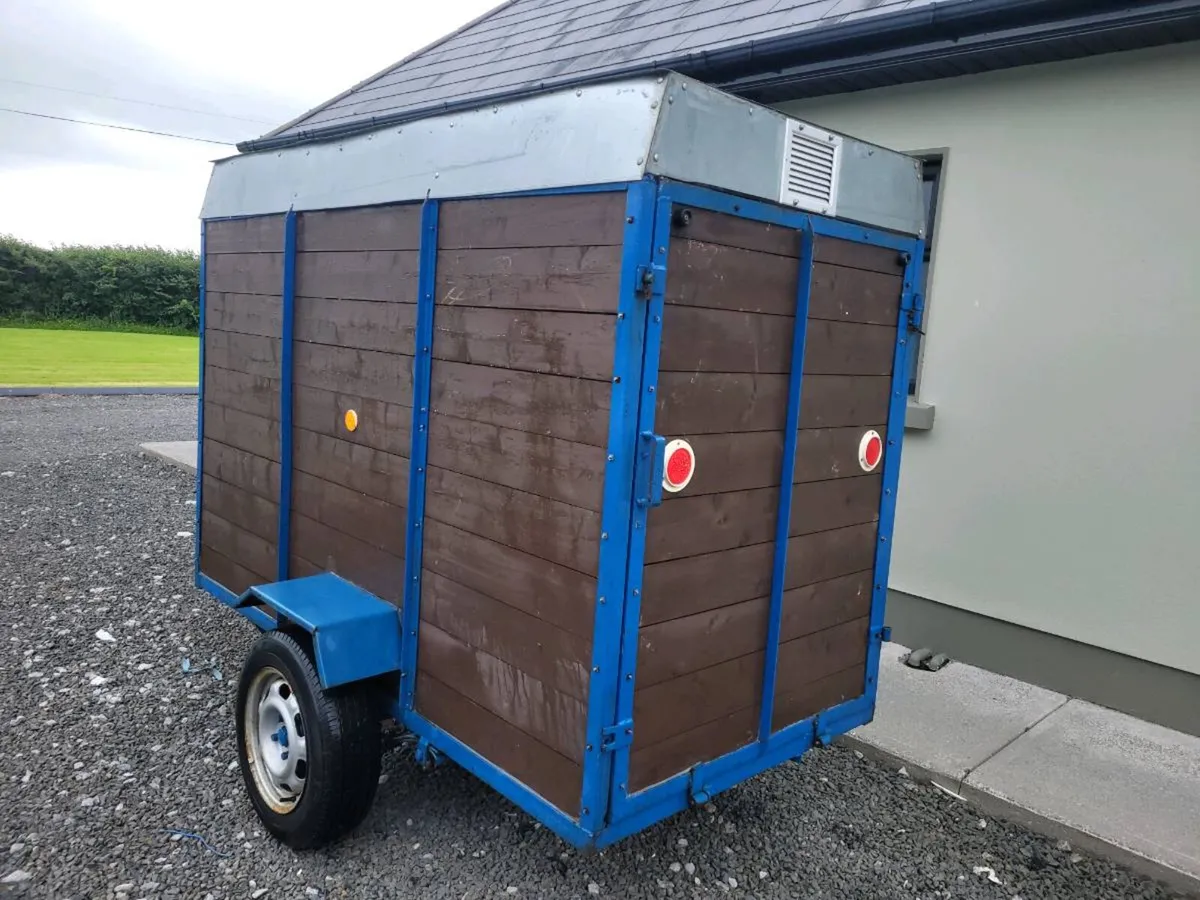 Trailer - Image 1