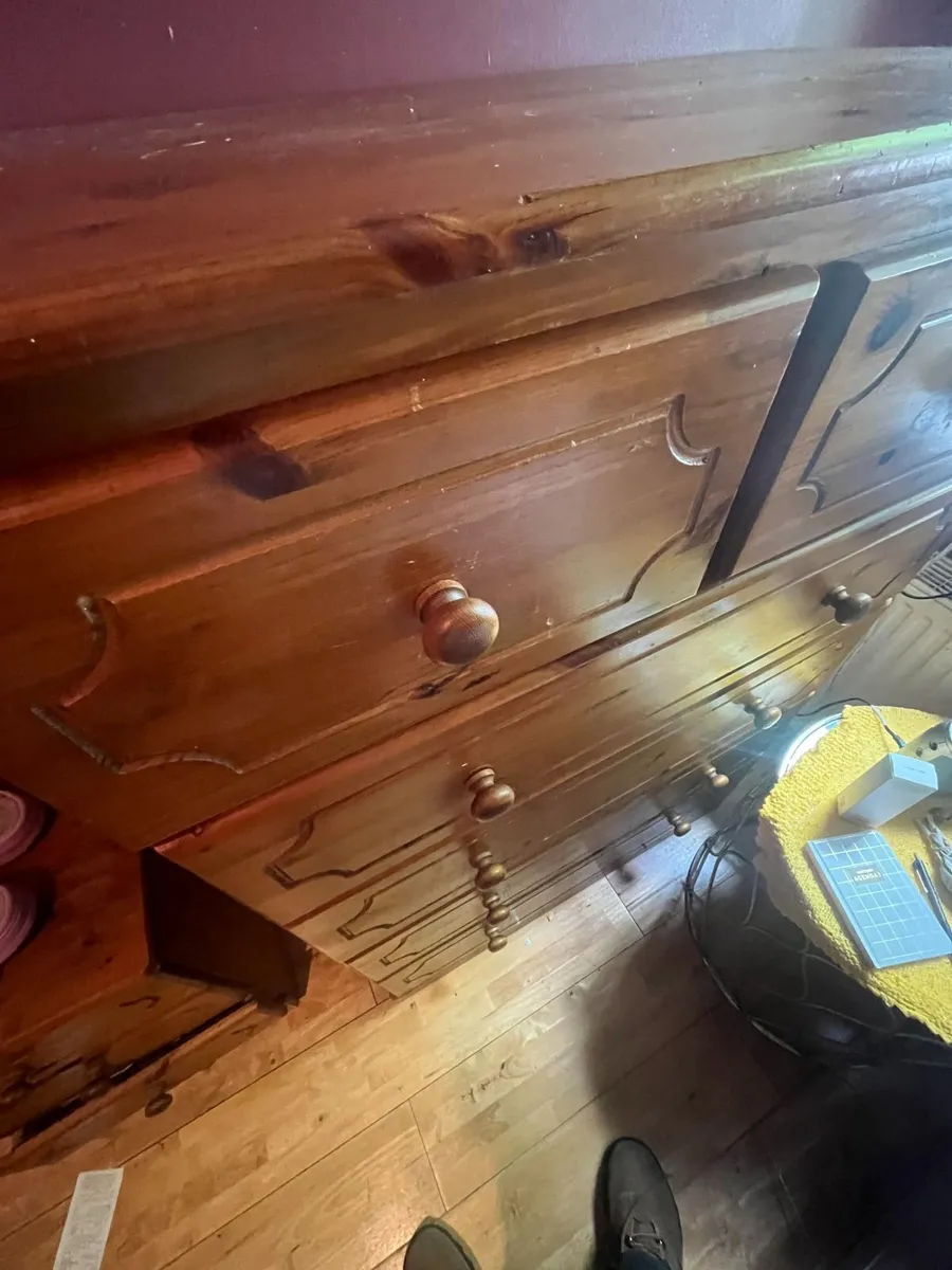 Pine chest of drawers - Image 1