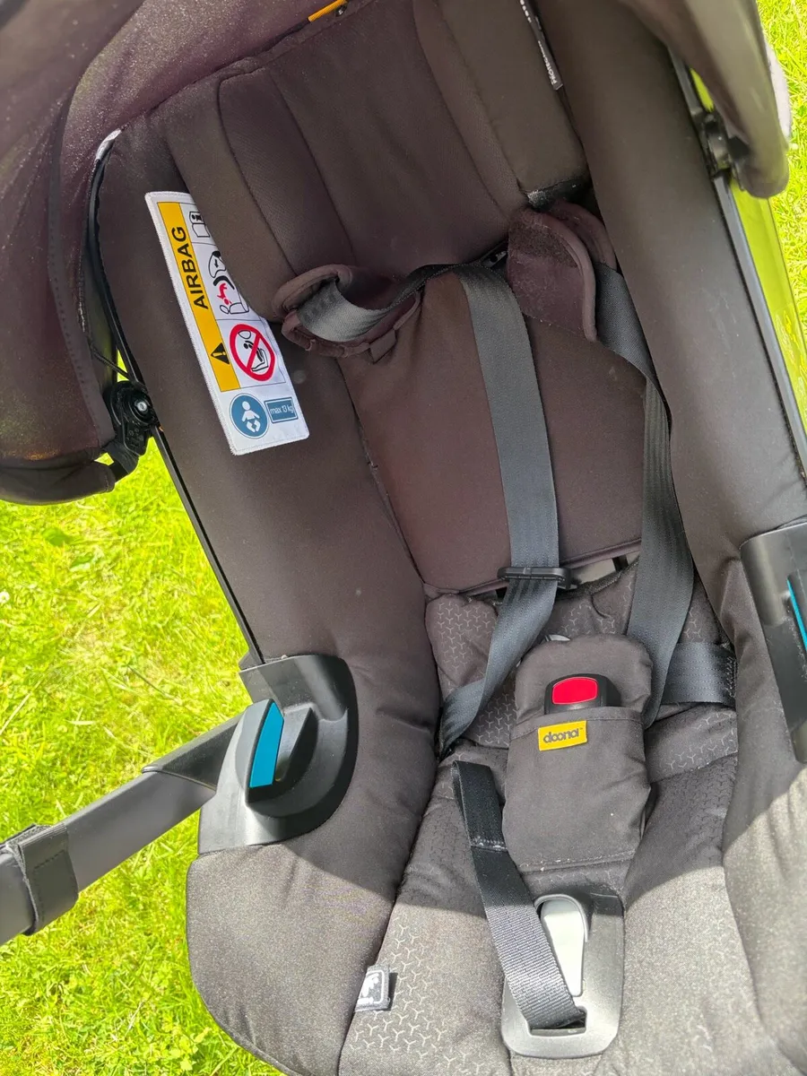 Baby 2 in one stroller and car seat - Image 4