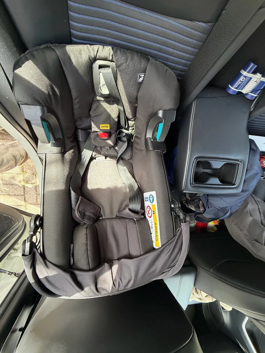 Baby 2 in one stroller and car seat - Image 3