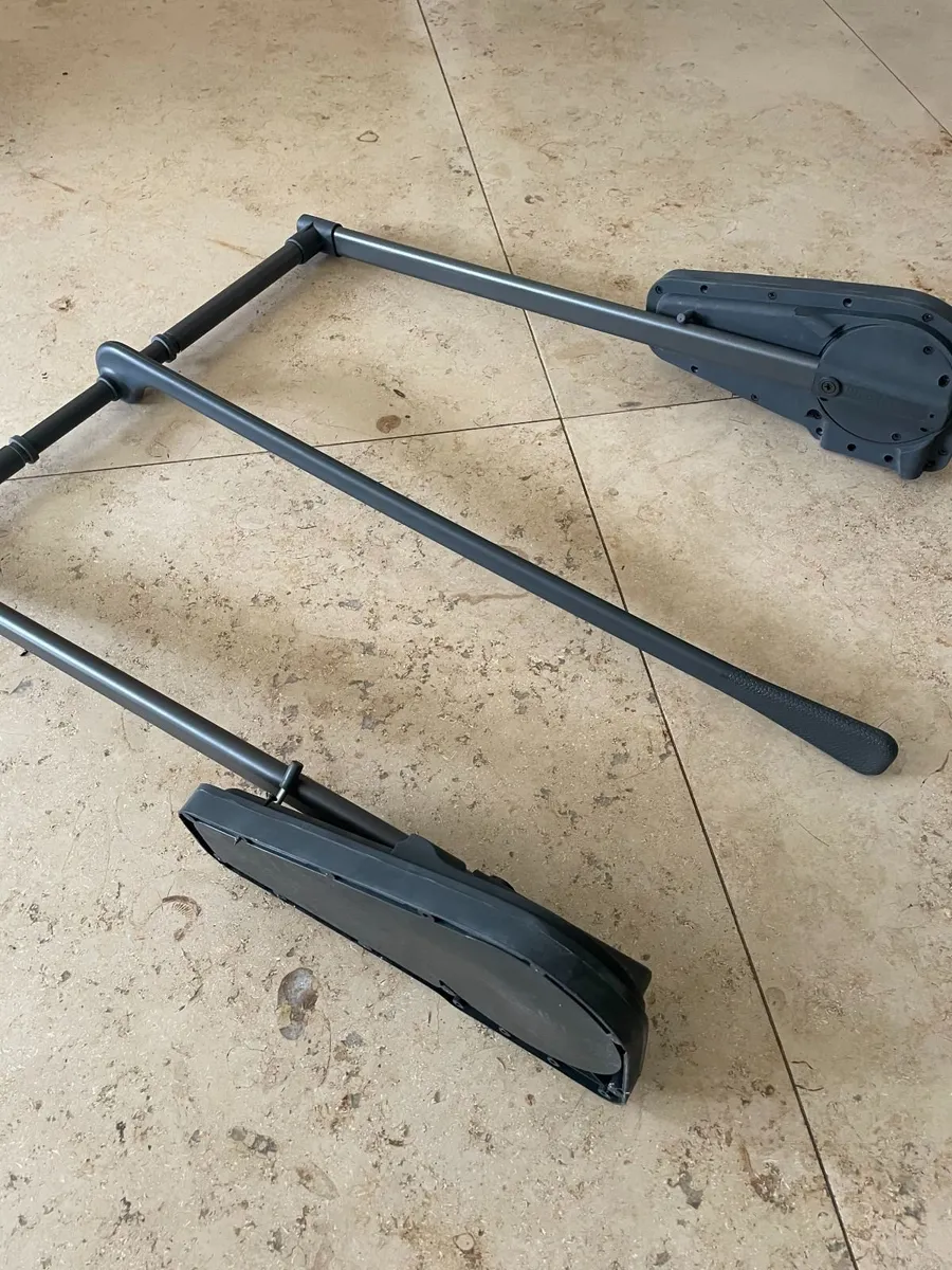 Pull down reclining clothes rail - Image 2