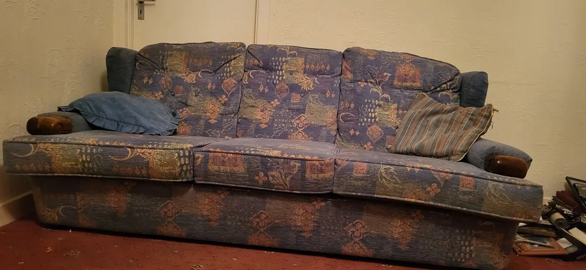 Furniture - settee 3 seater & 2 chairs - Image 1