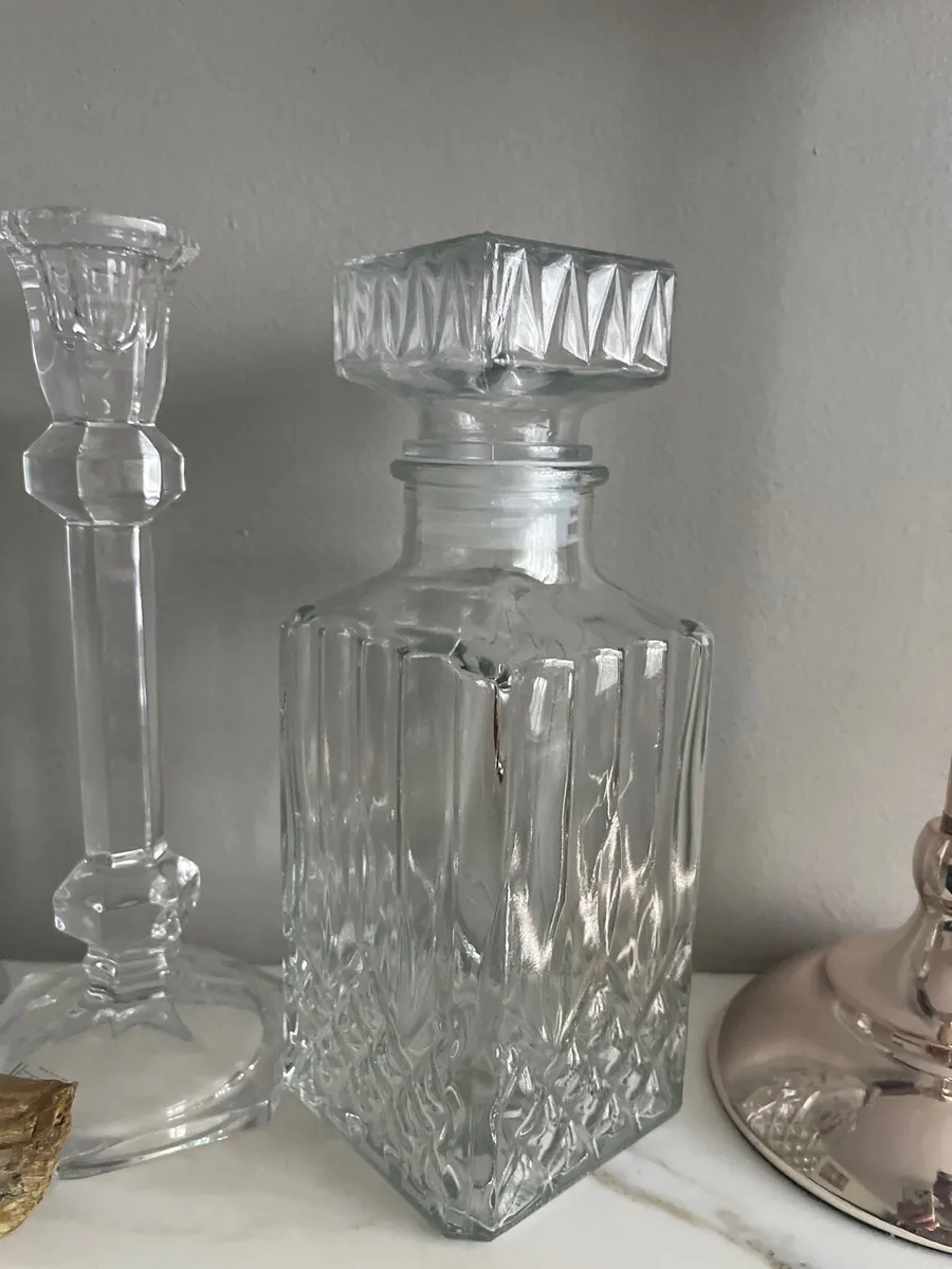 New diamond cut glass liquor whiskey decanter - Image 4