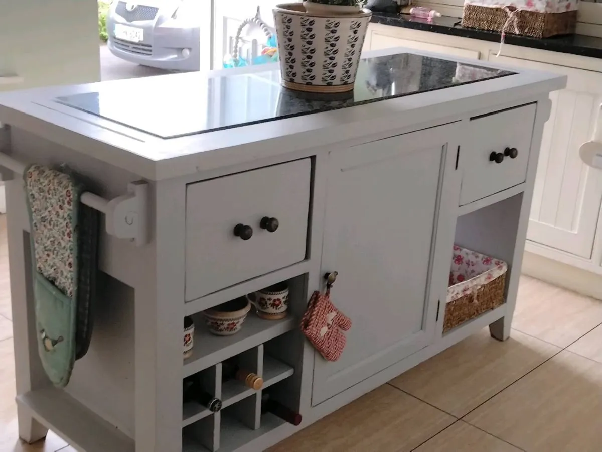 Solid kitchen island delivery arranged - Image 3