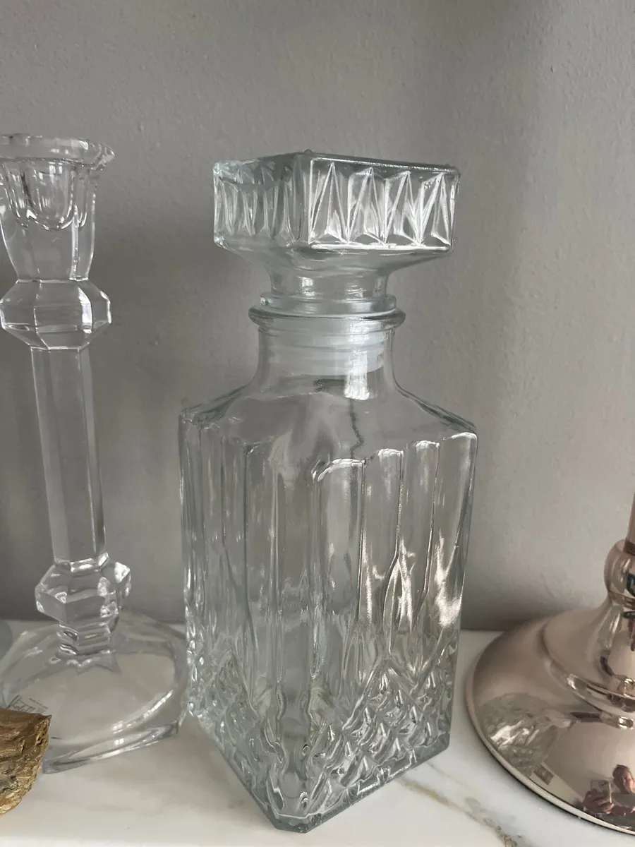 New diamond cut glass liquor whiskey decanter - Image 1