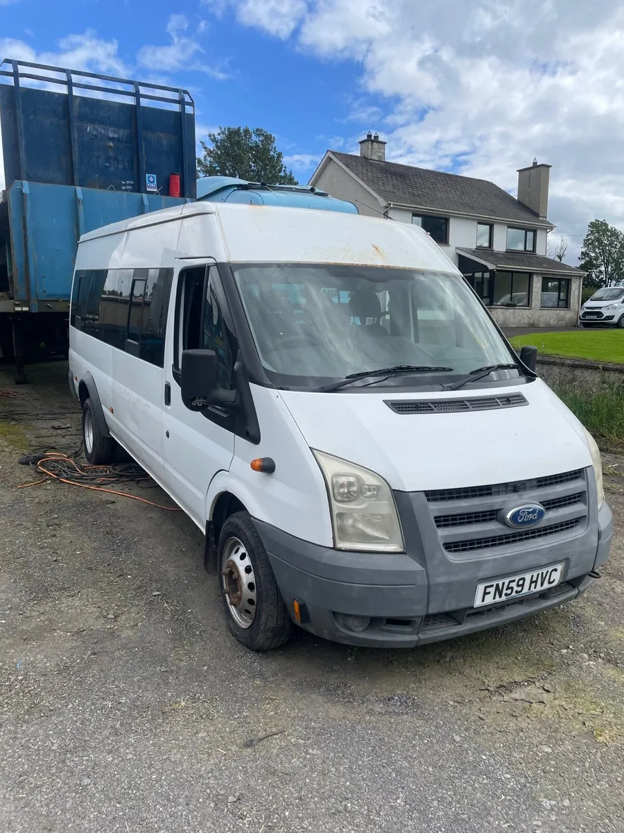 Ford transit 16 seater minibus - Image 1