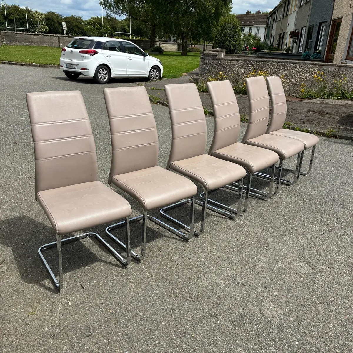 6 Leather Chairs on chrome Legs - Image 3