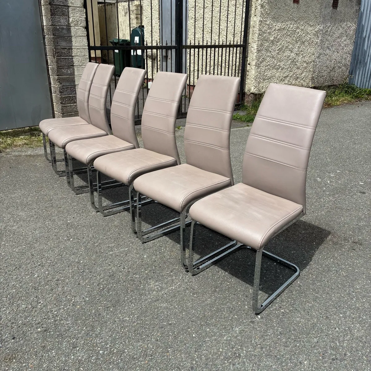 6 Leather Chairs on chrome Legs - Image 2