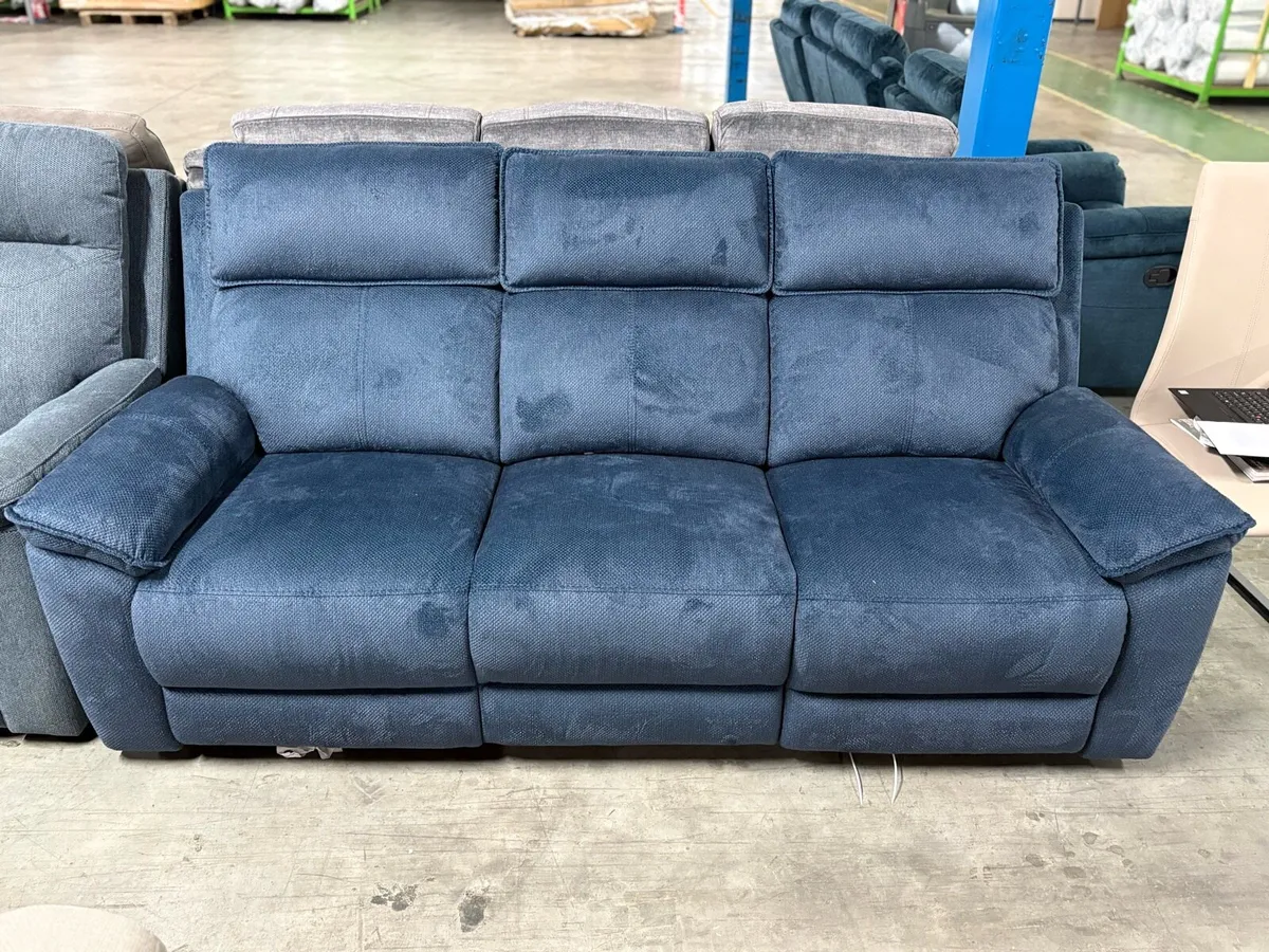 3reclining sofa was €1799 down to €399to day - Image 3