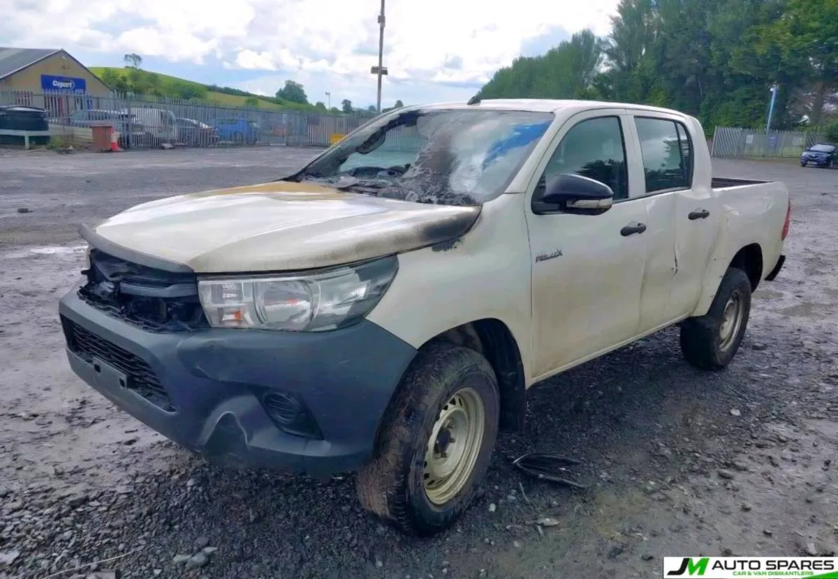 2017 Toyota Hilux 2.4d4d BREAKING PARTS SPARES ONL - Image 1