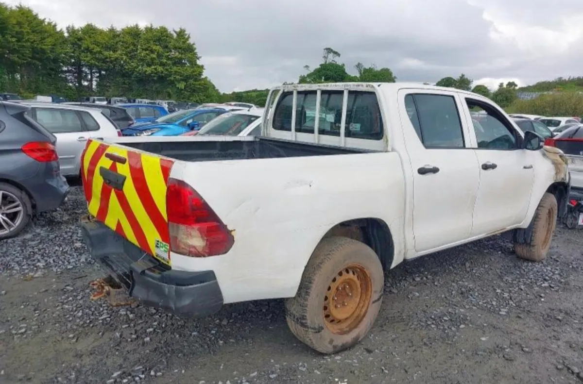 2017 Toyota Hilux 2.4d4d BREAKING PARTS SPARES ONL - Image 2