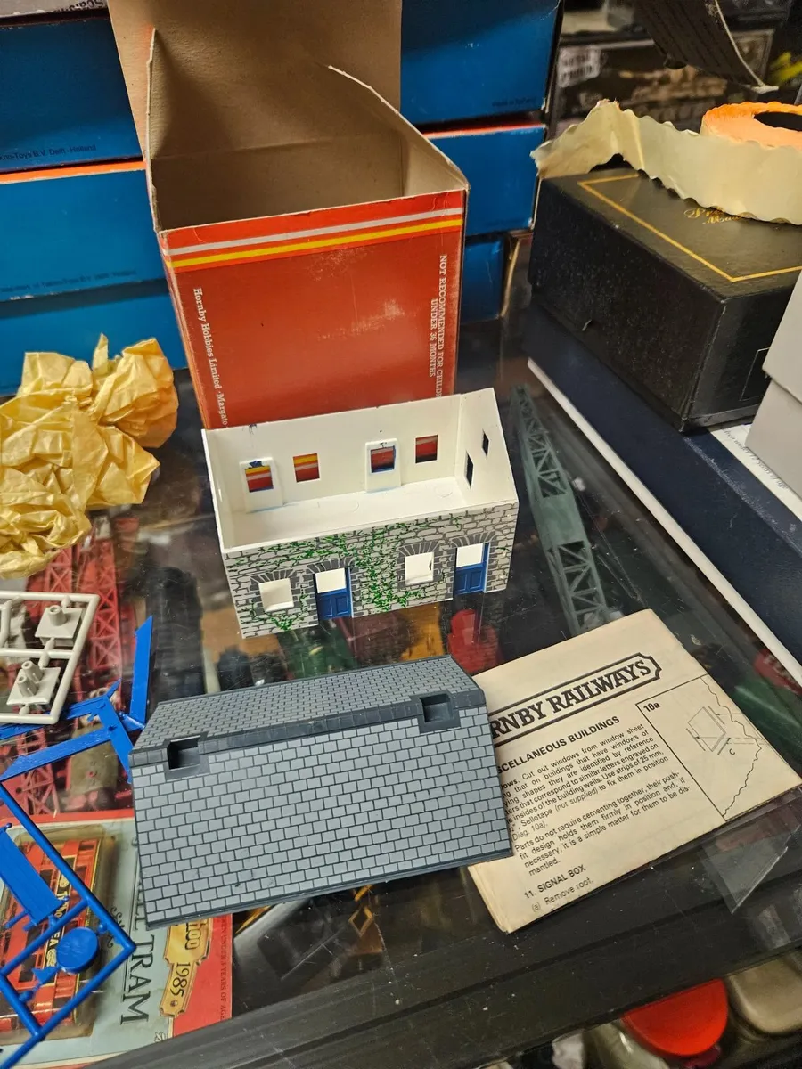 Hornby OO Gauge Station Building or House - Image 4