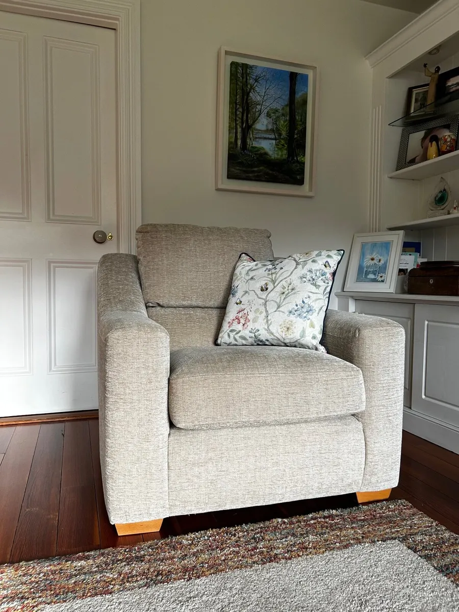Sofa and two armchairs - Image 4