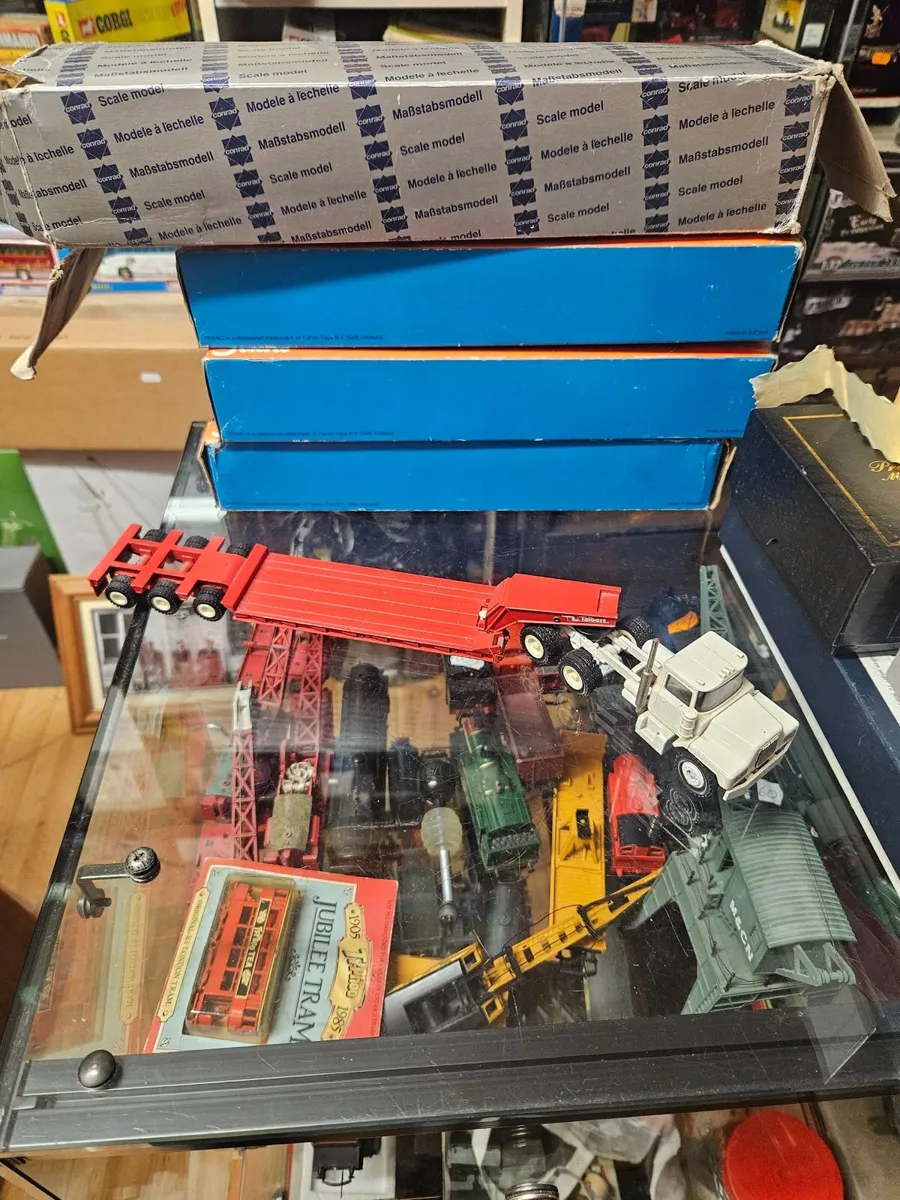 Corgi Conrad Mack Truck and Trailer - Image 4