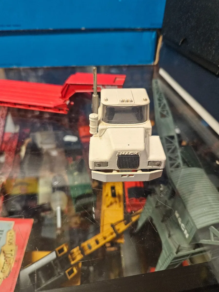 Corgi Conrad Mack Truck and Trailer - Image 2