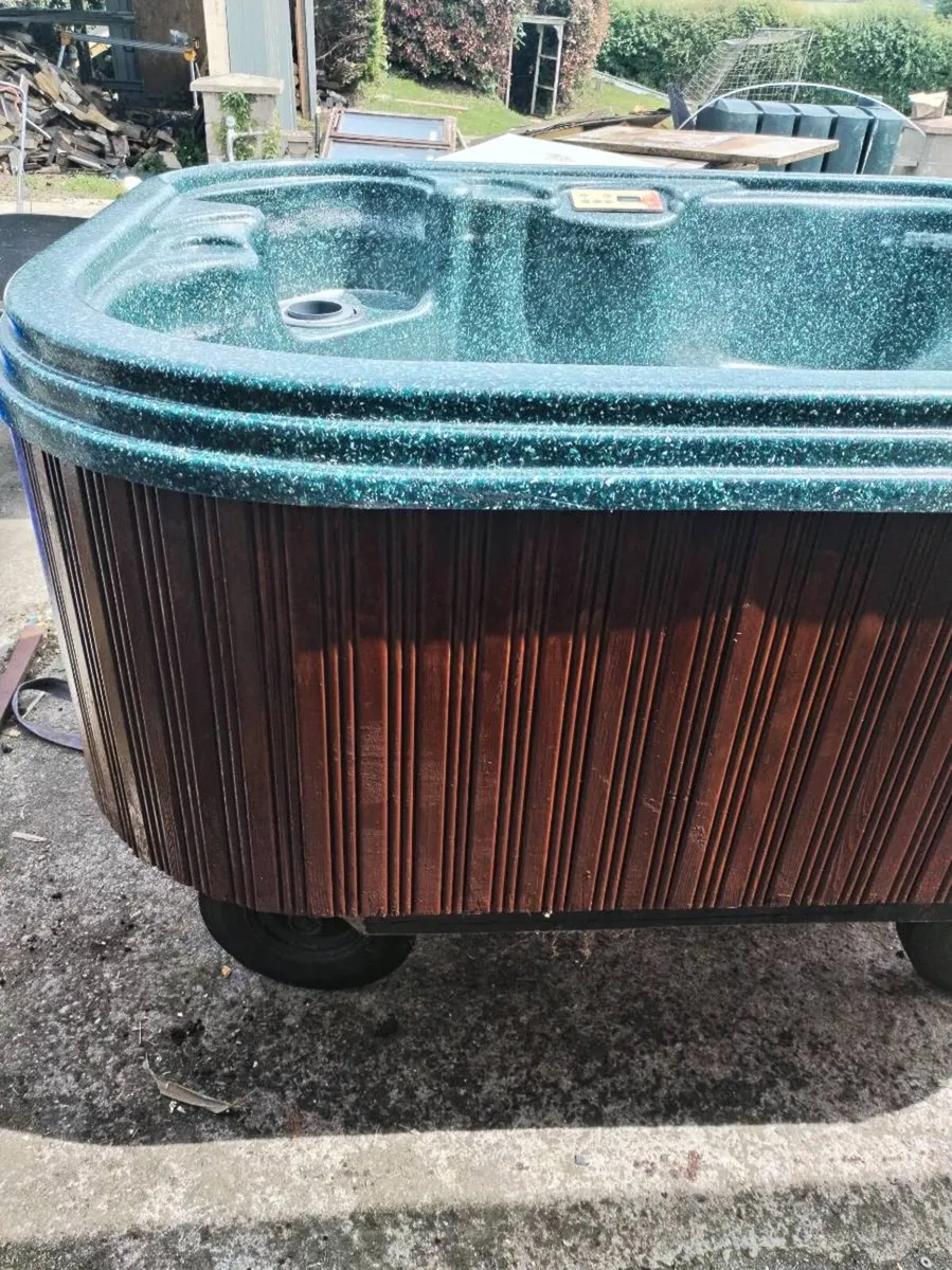 Jacuzzi - Image 4