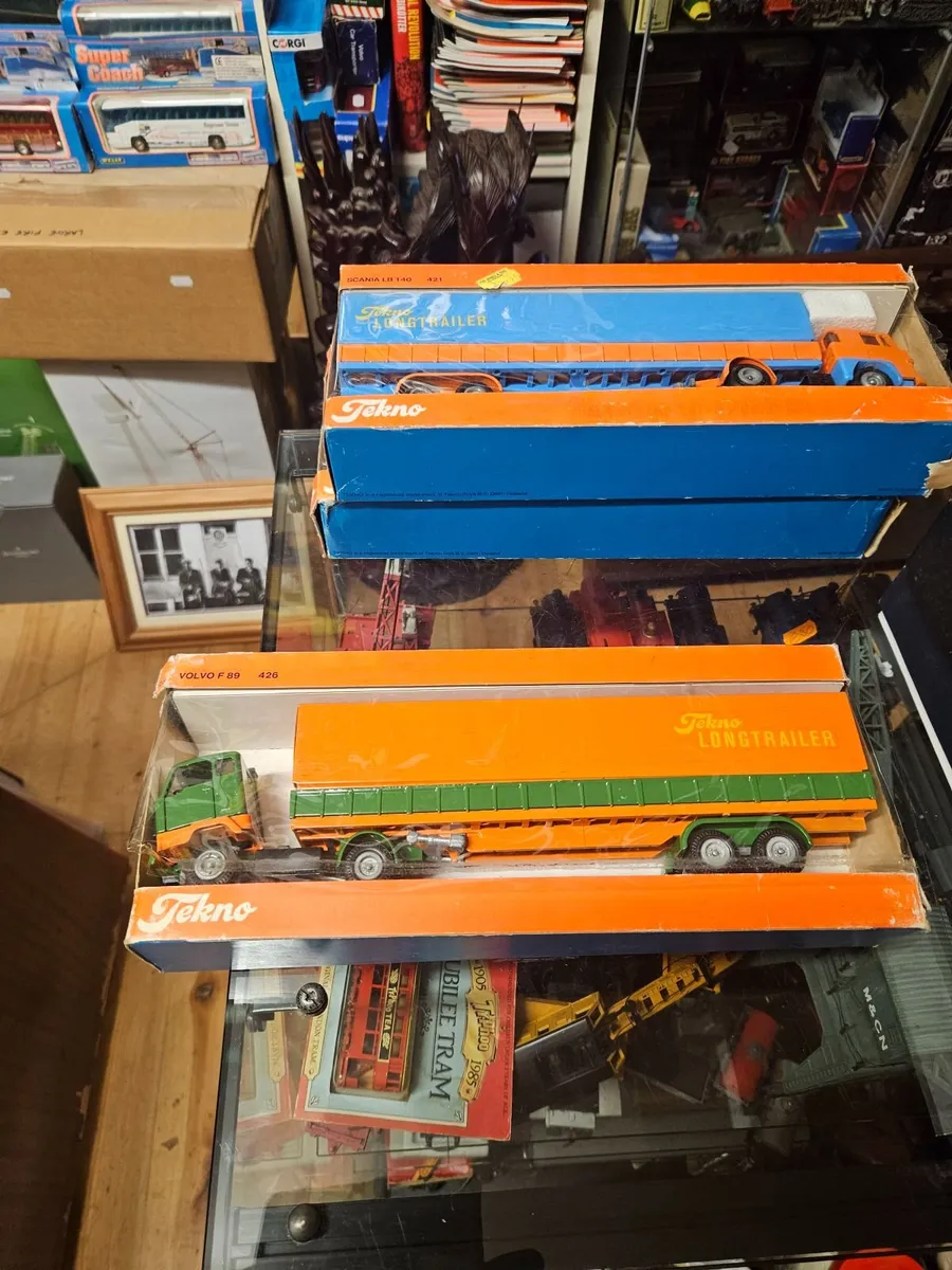 Corgi Tekno Volvo Tractor Unit and Trailer 1.50 - Image 1