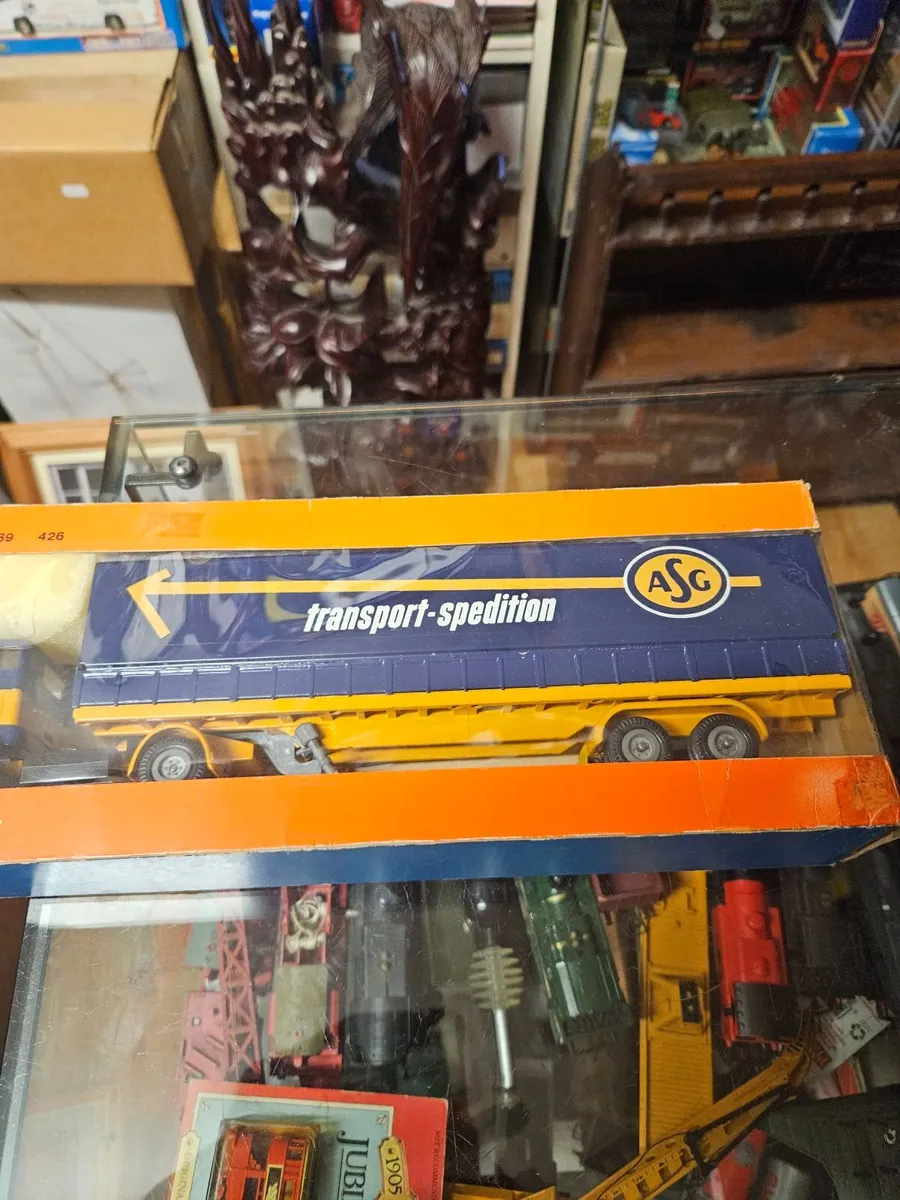 Corgi Tekno Volvo Tractor Unit and Trailer 1.50 - Image 3