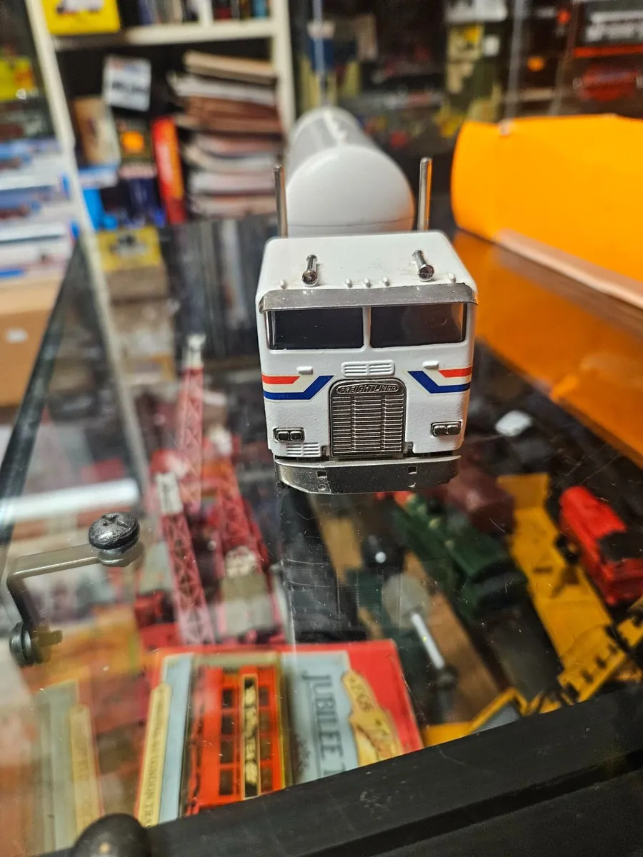 Corgi Conrad Tractor Unit and Trailer - Image 2
