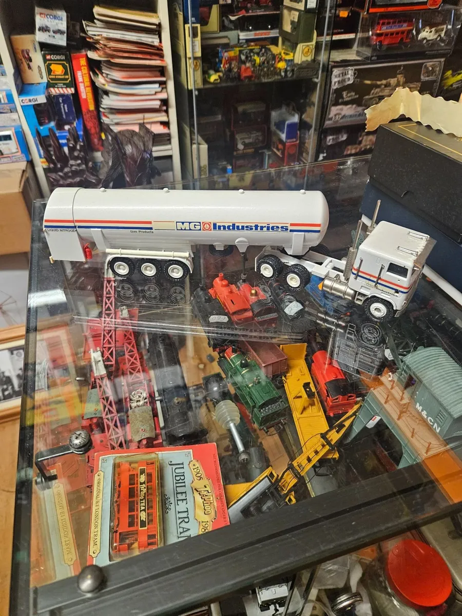 Corgi Conrad Tractor Unit and Trailer - Image 1
