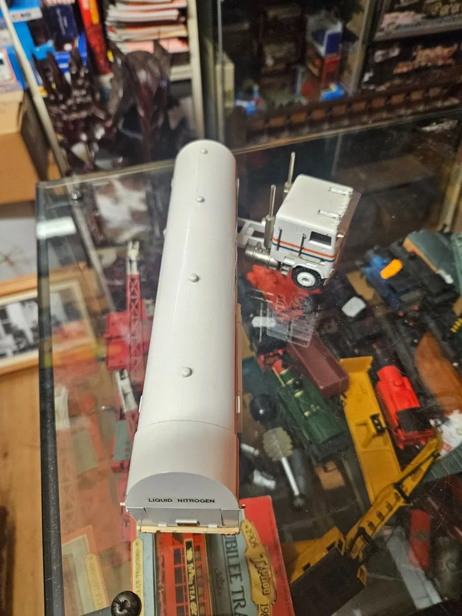 Corgi Conrad Tractor Unit and Trailer - Image 4