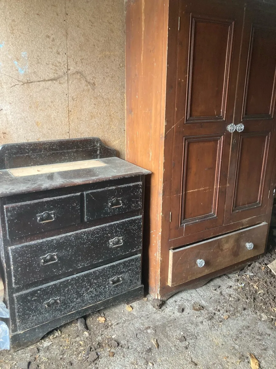 Antique pine robe & chest of drawers - Image 2