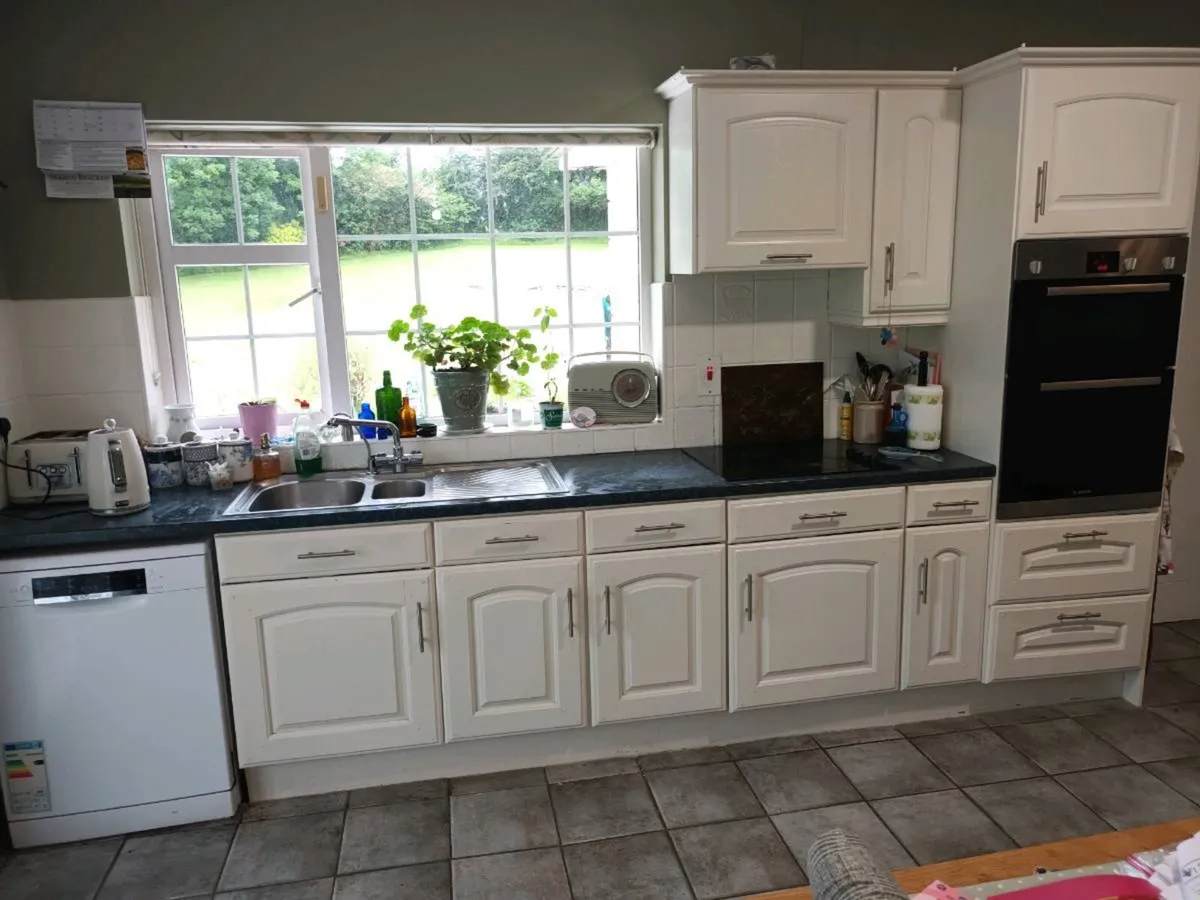 Kitchen units - Image 1