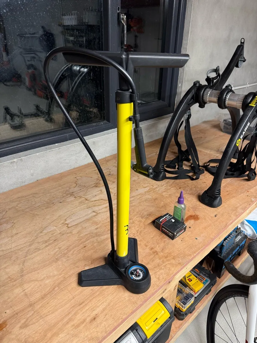 Saris car bike rack + Track Pump + Cycling Helmets - Image 3