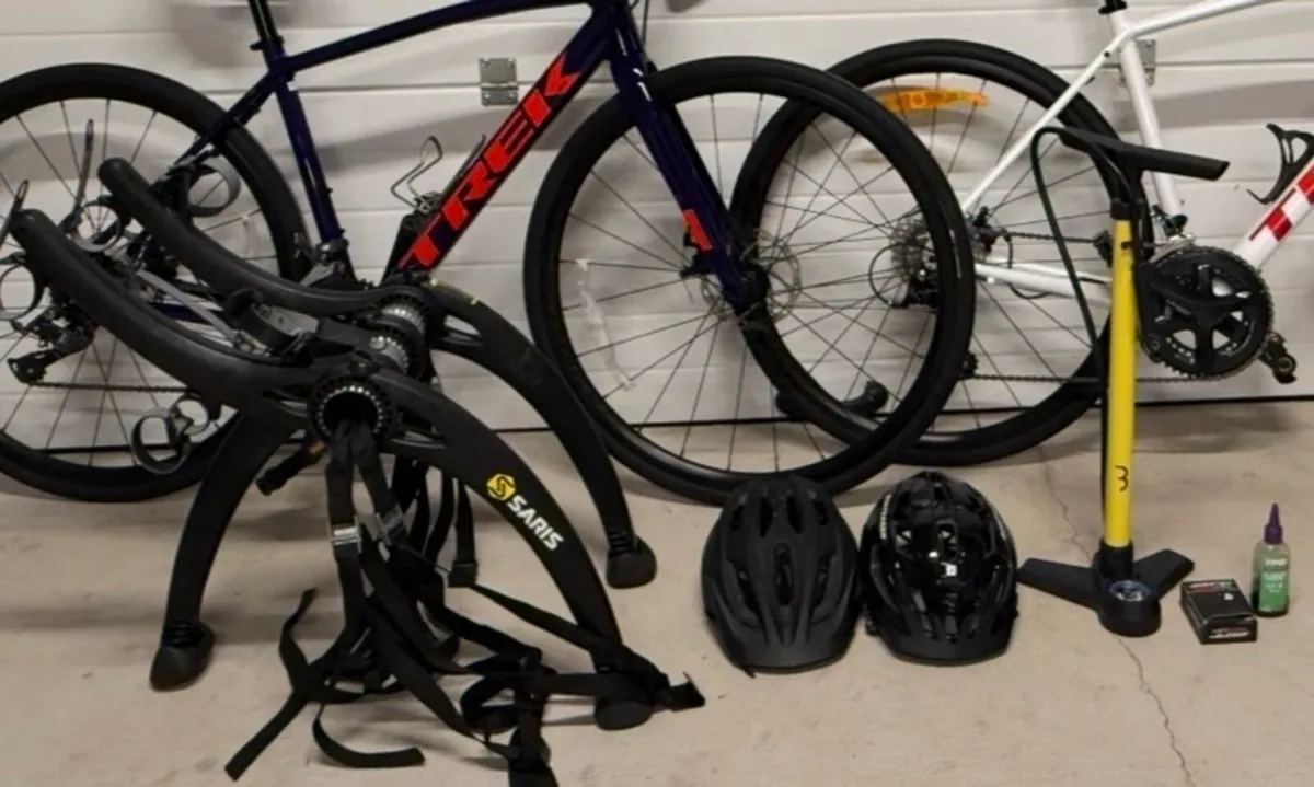 Saris car bike rack + Track Pump + Cycling Helmets - Image 1
