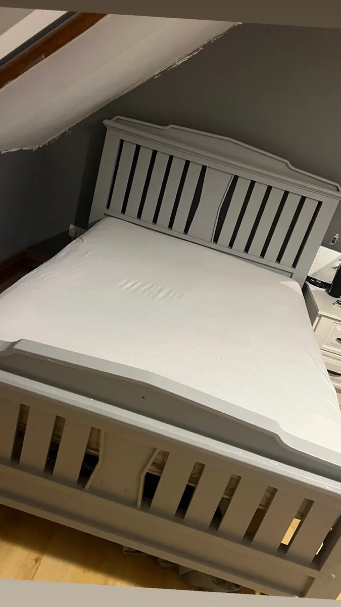 Bed - Image 2