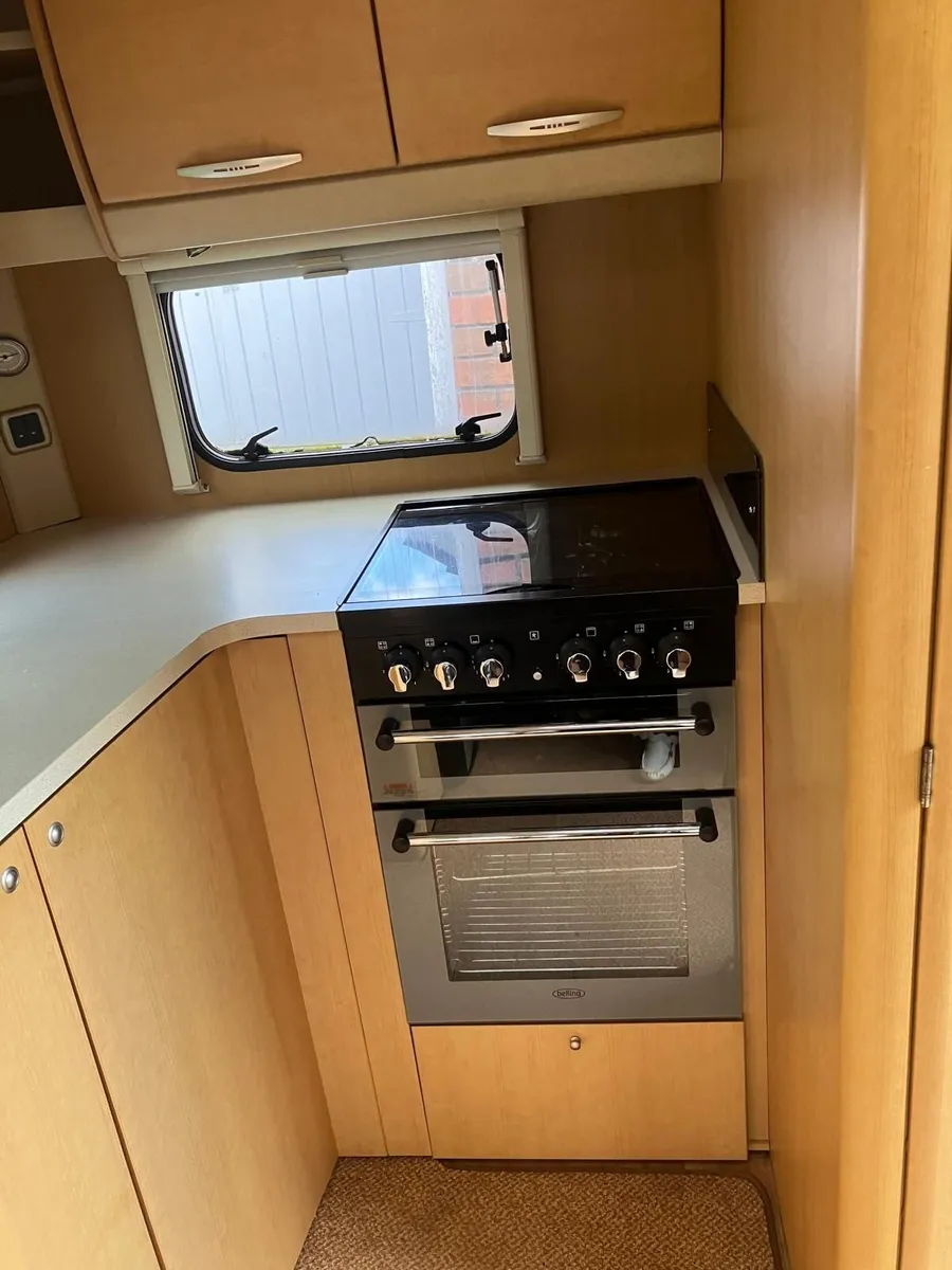 Caravan - Image 2