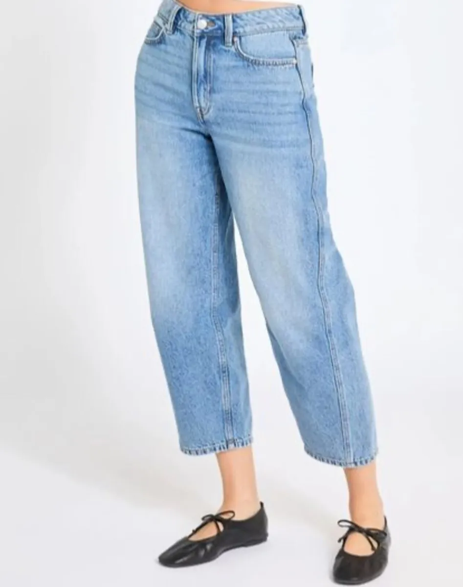 Size: 12  NEW Blue High-Waisted Barrel Leg Jeans: