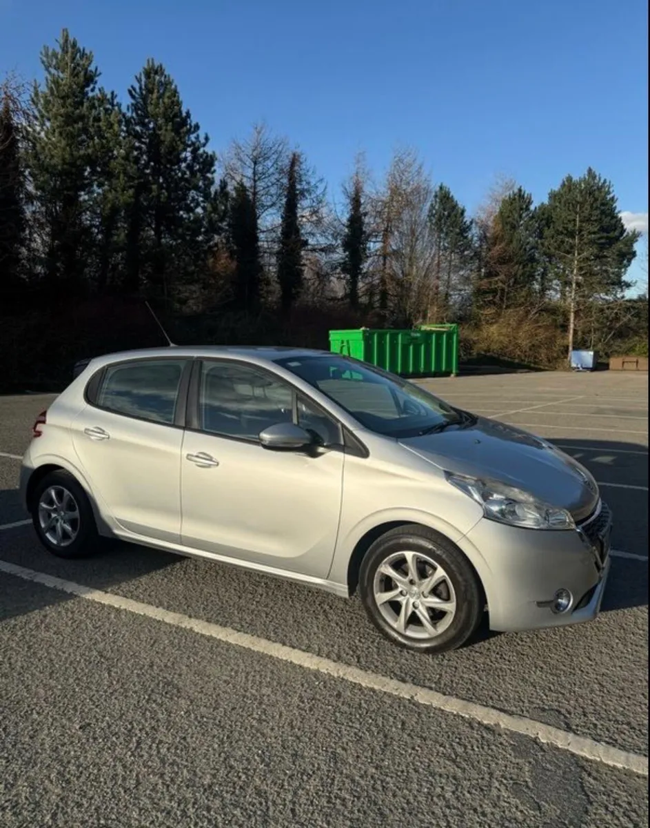 Peugeot 208 - Image 2
