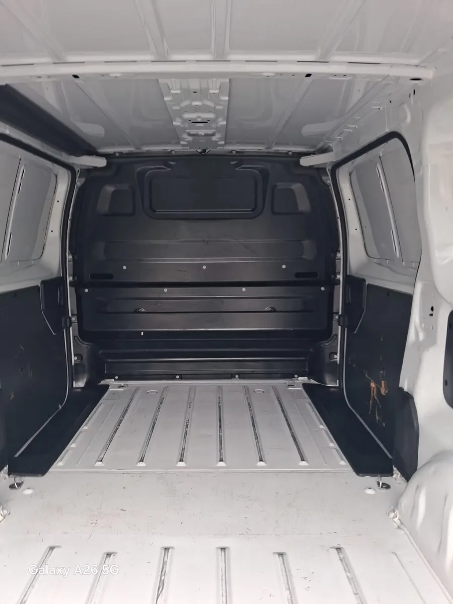 Opel Vivaro 2022 - Image 2