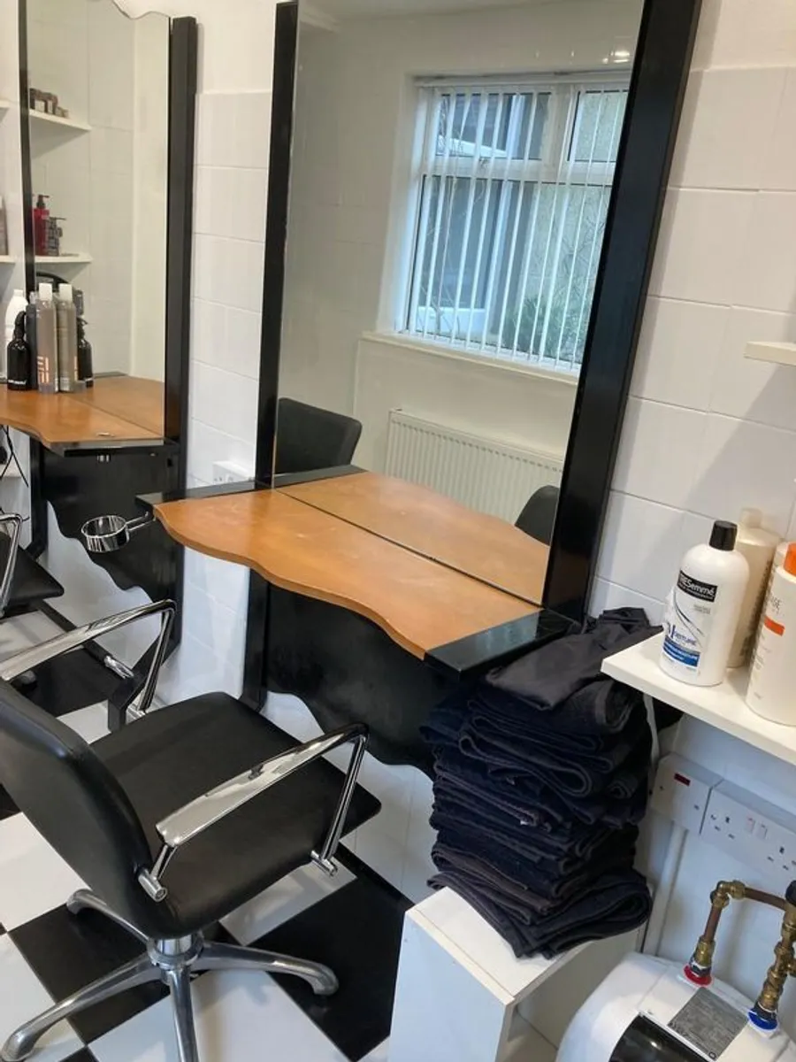 Salon contents - Image 4