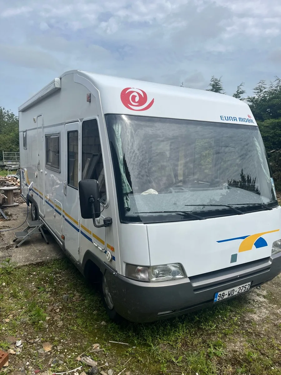 Camper - Image 1