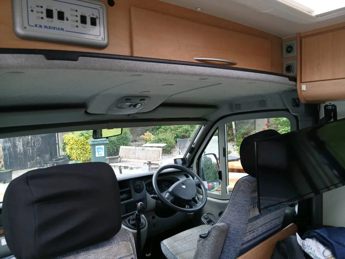Camper van - Image 2